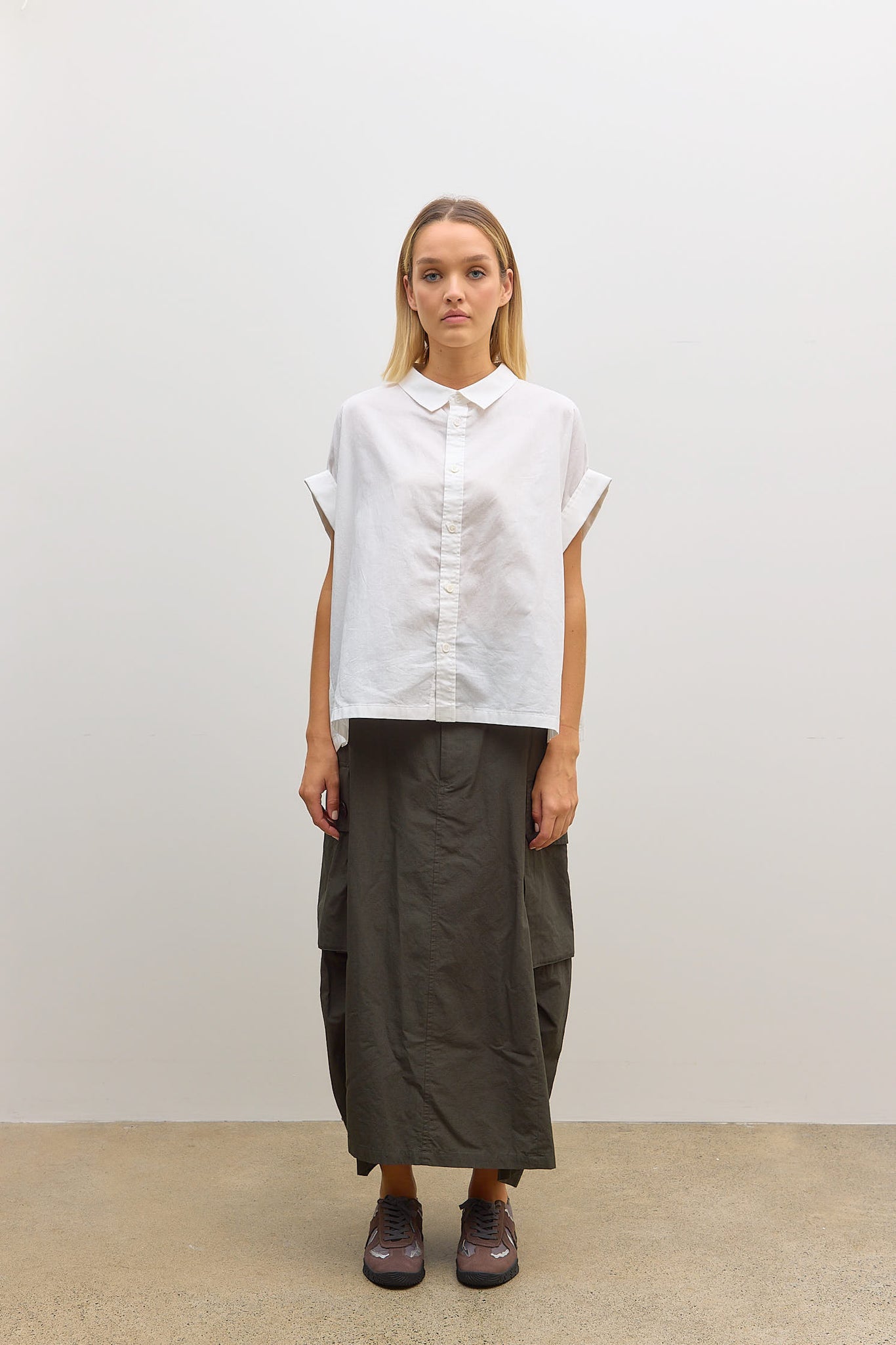 A Short Sleeve Short Blouse White