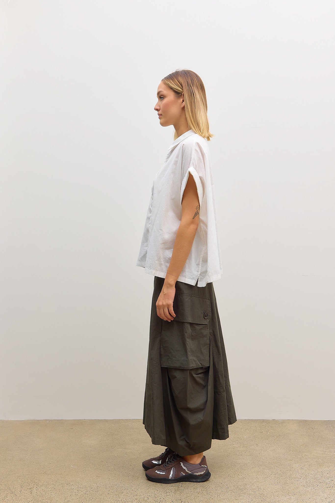 A Short Sleeve Short Blouse White