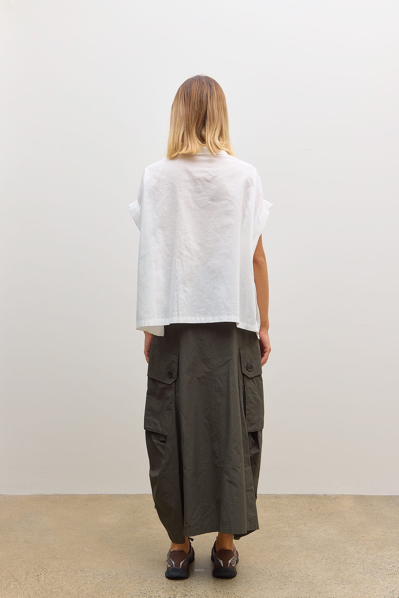A Short Sleeve Short Blouse White