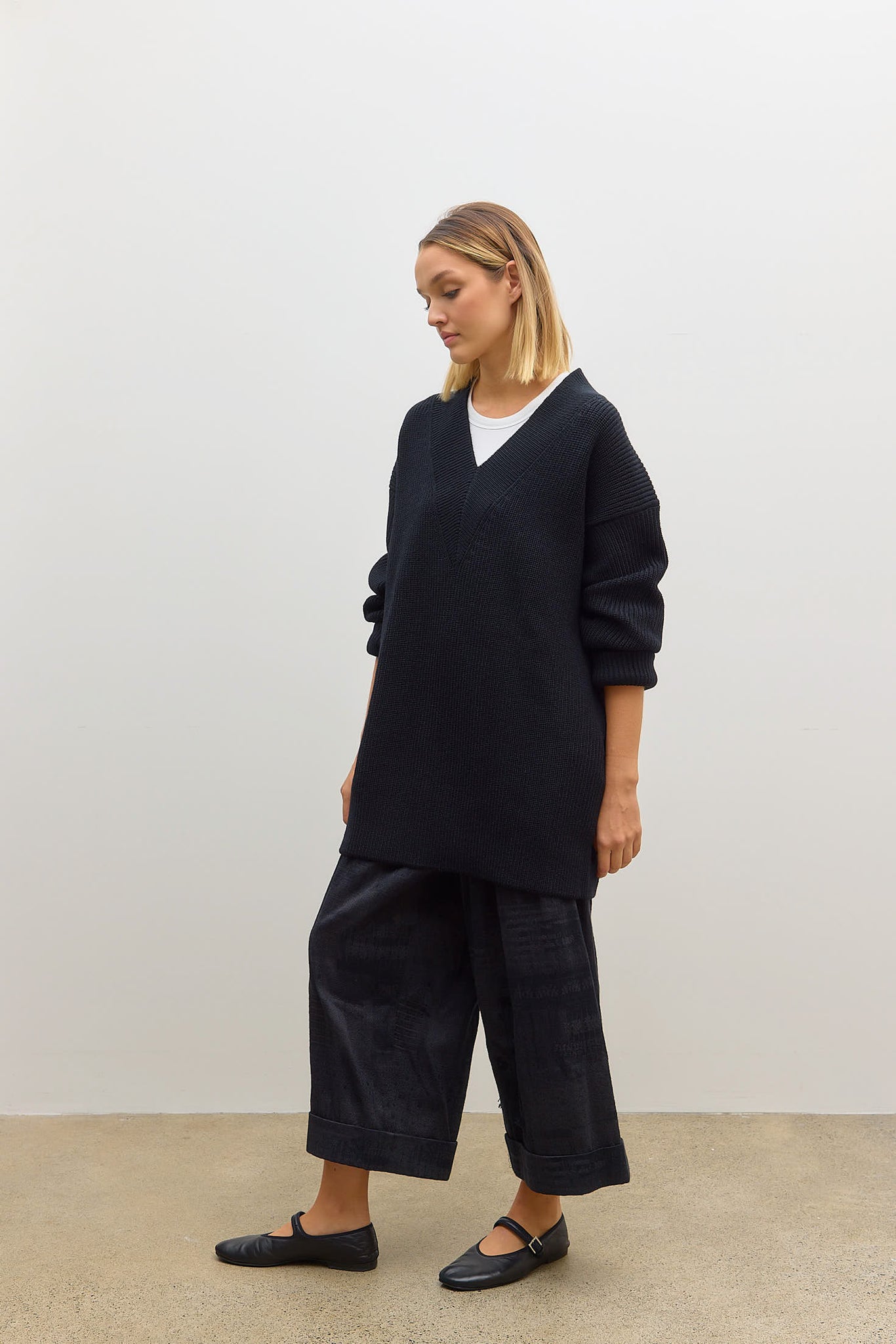 Big V Neck Knit Pullover Black