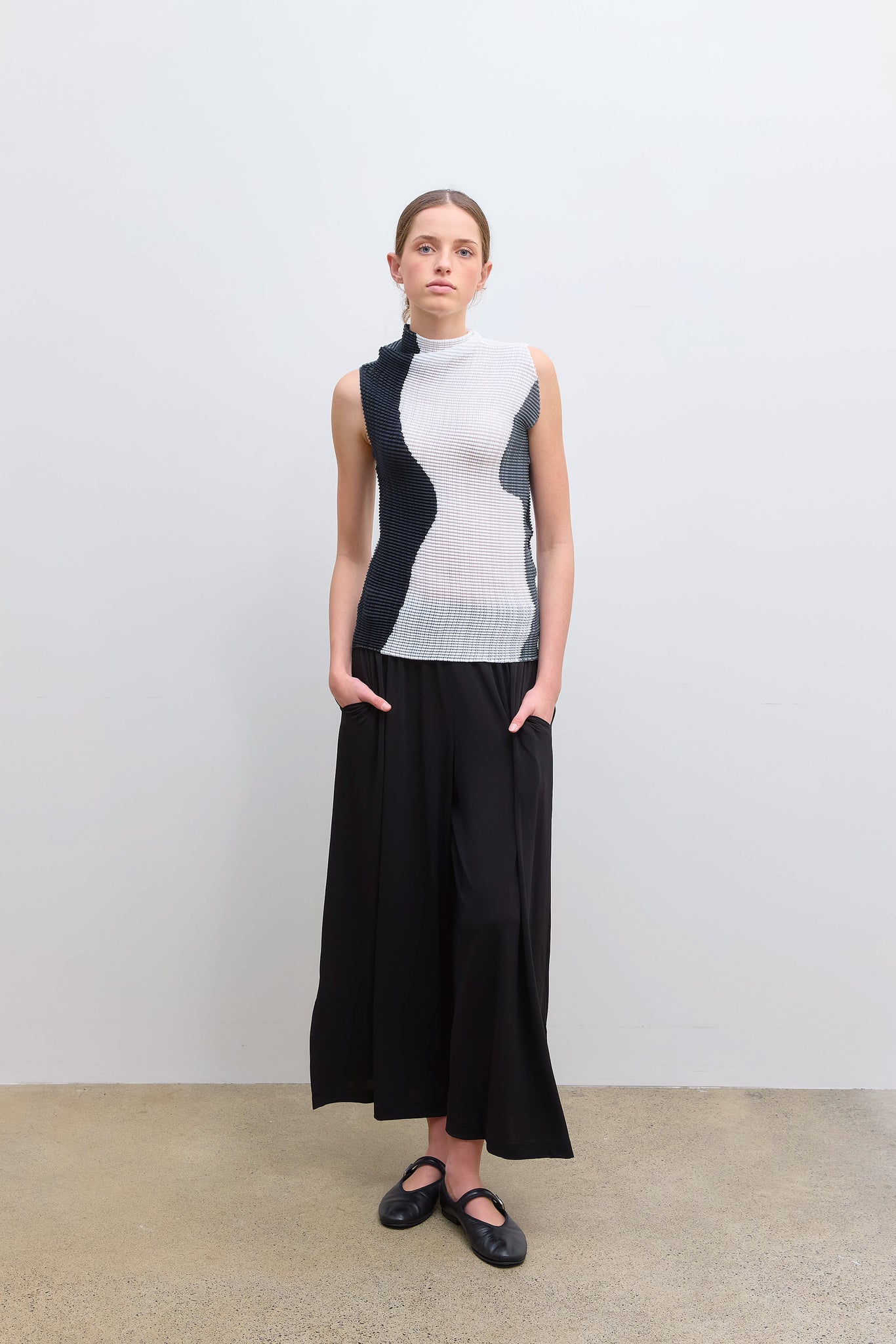 Abstract Tint Top White Black