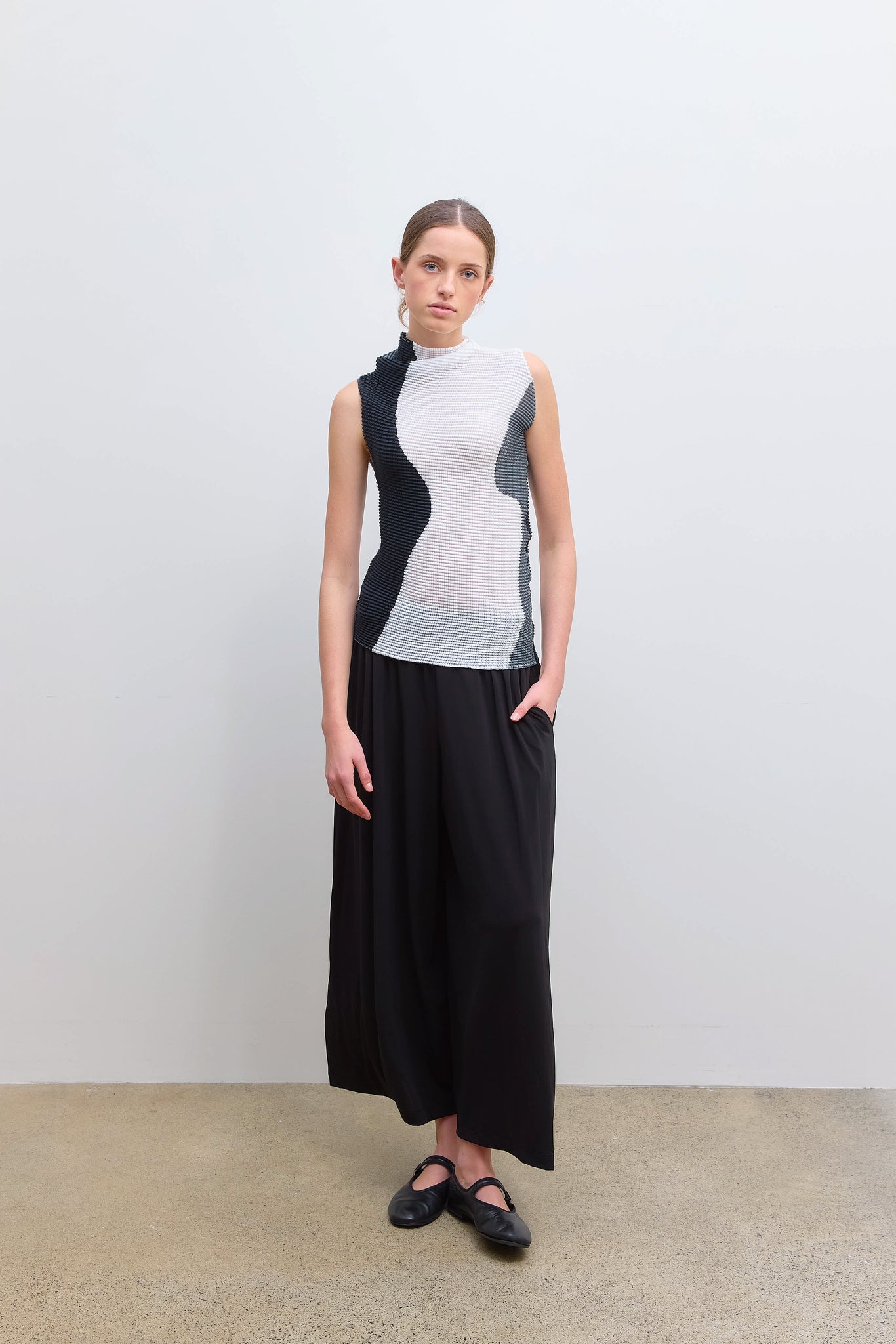 Abstract Tint Top White Black