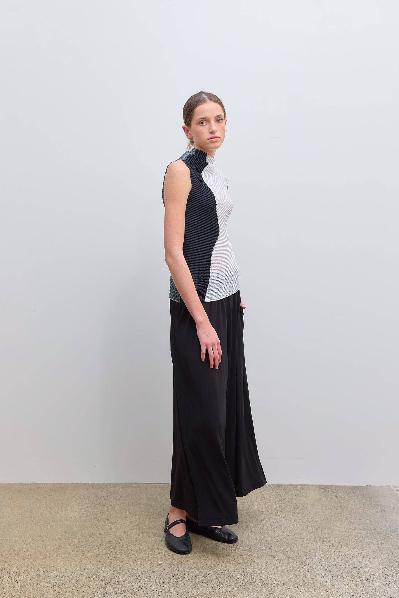 Abstract Tint Top White Black