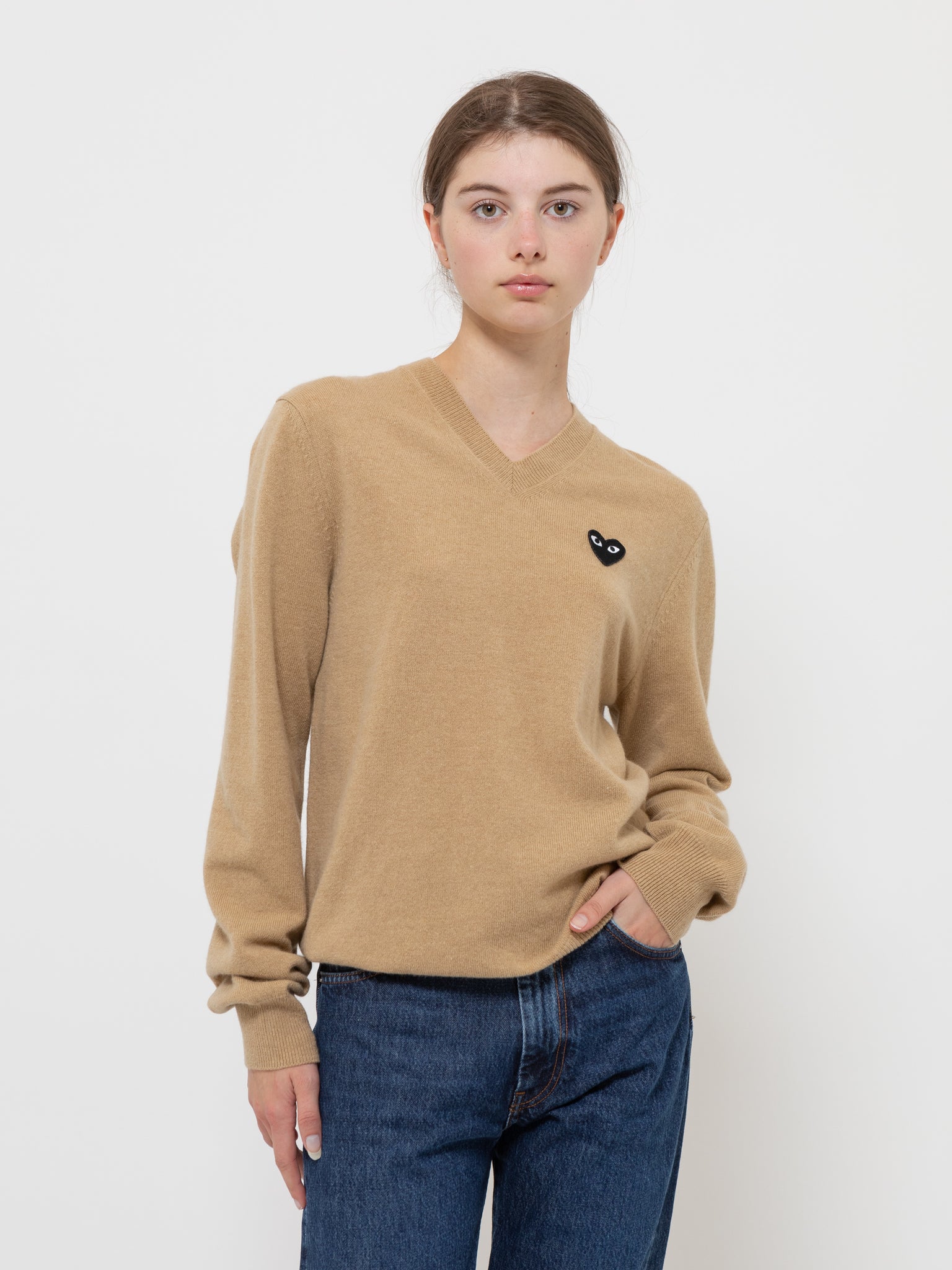 Men's Fit Sweater V-neck Light Camel Black Heart