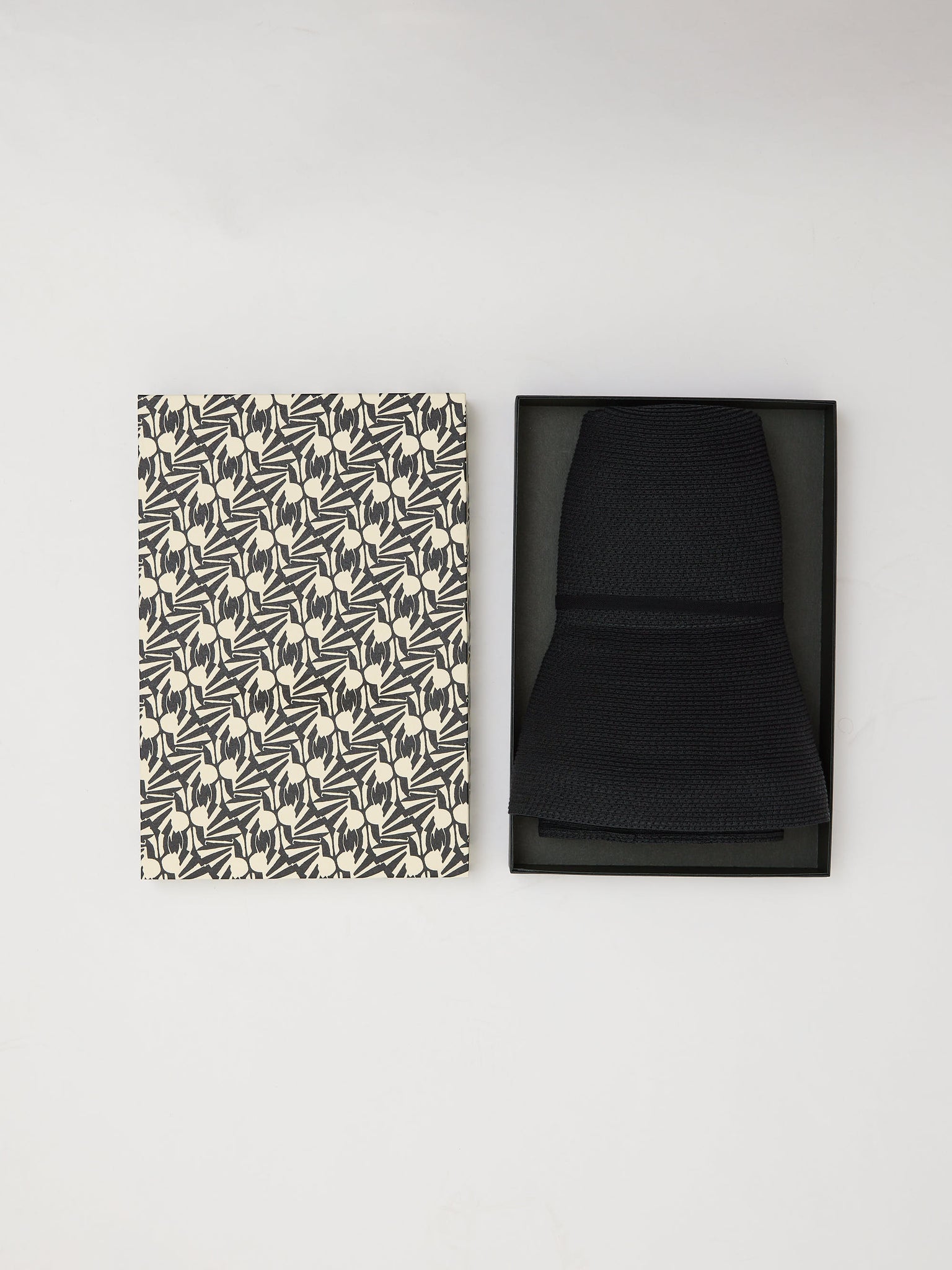 Paper Braid Light Hat Wide Rim Black and Black