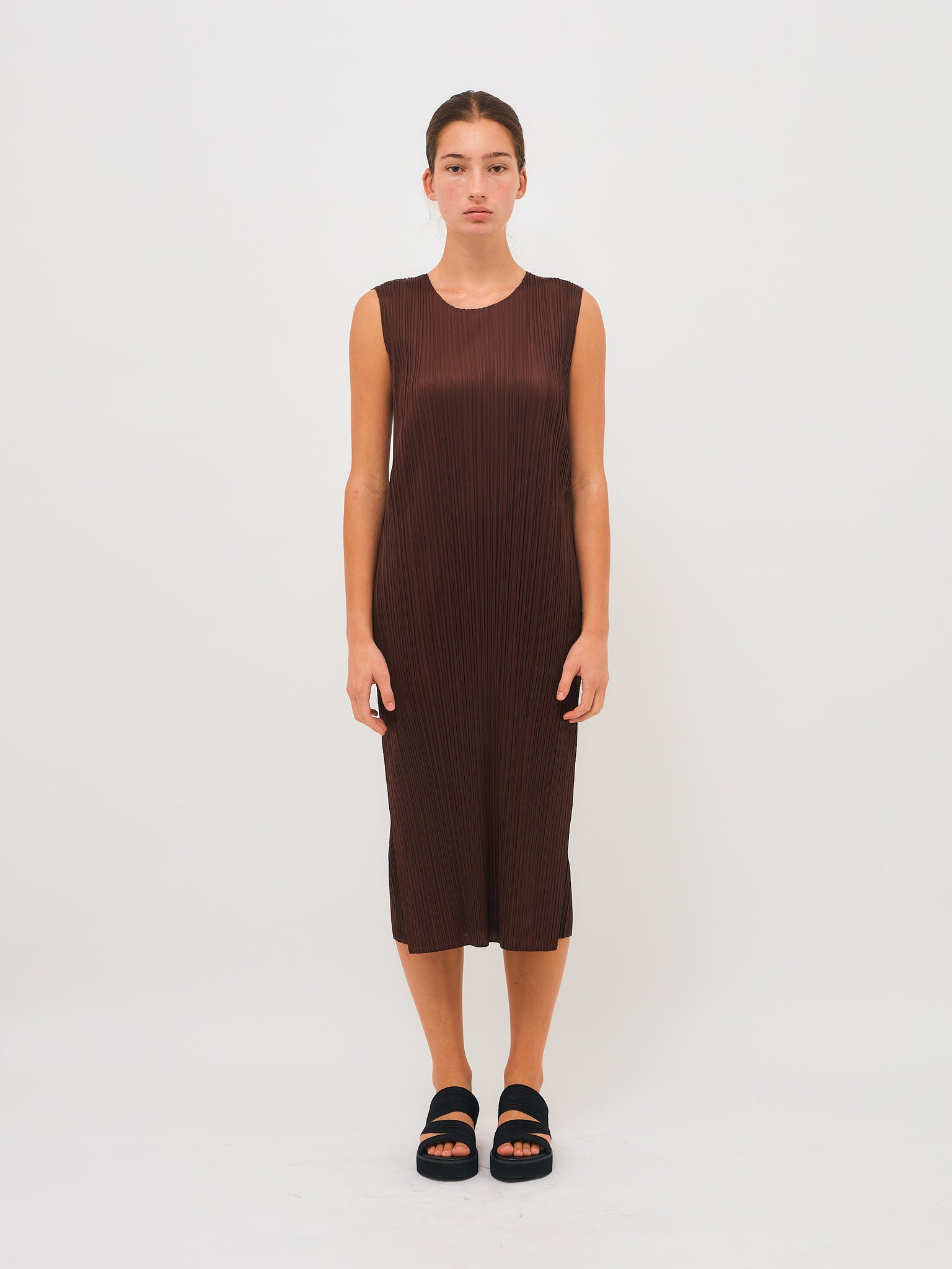 Sleeveless Pleat Dress Brown