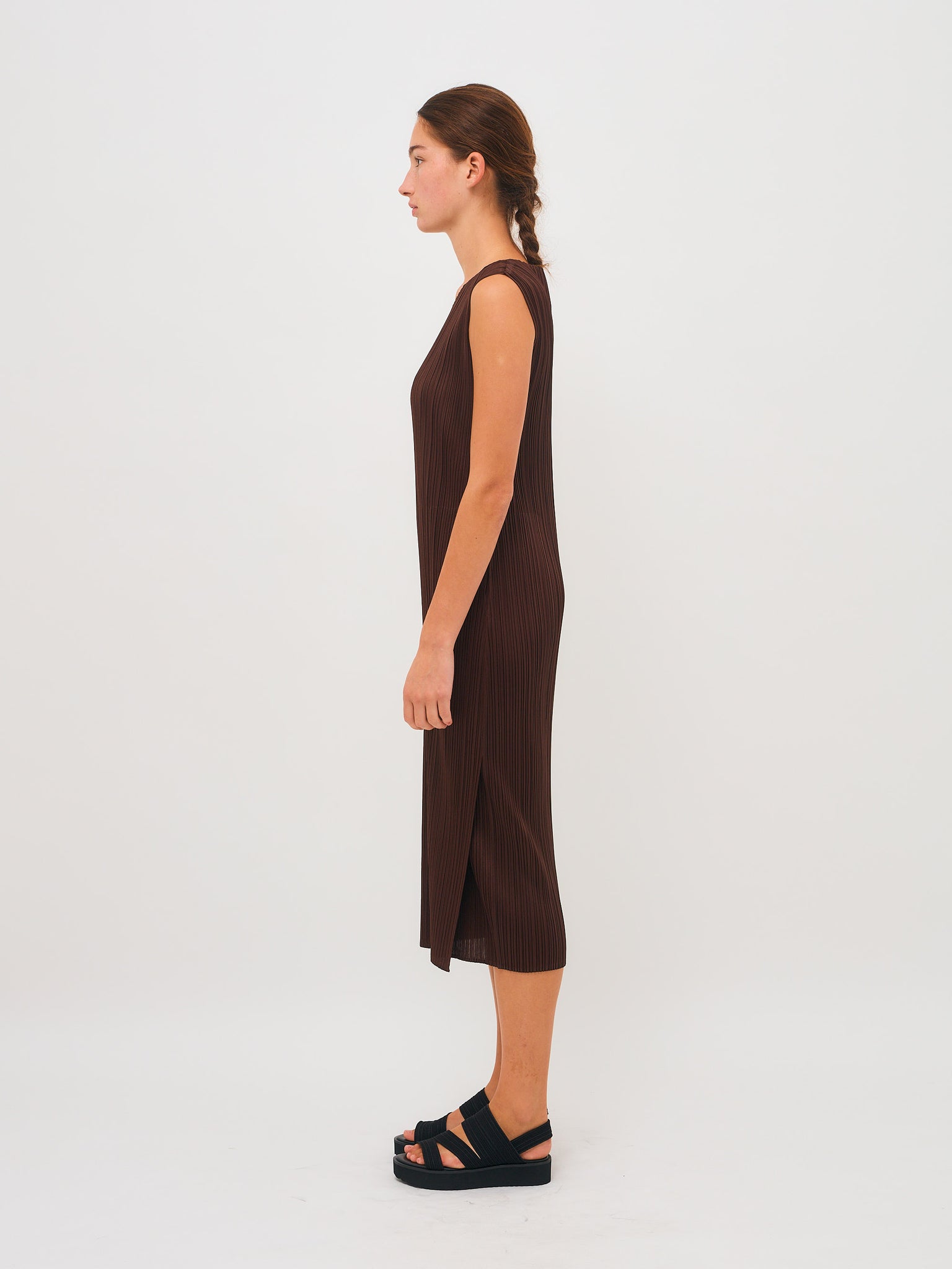 Sleeveless Pleat Dress Brown