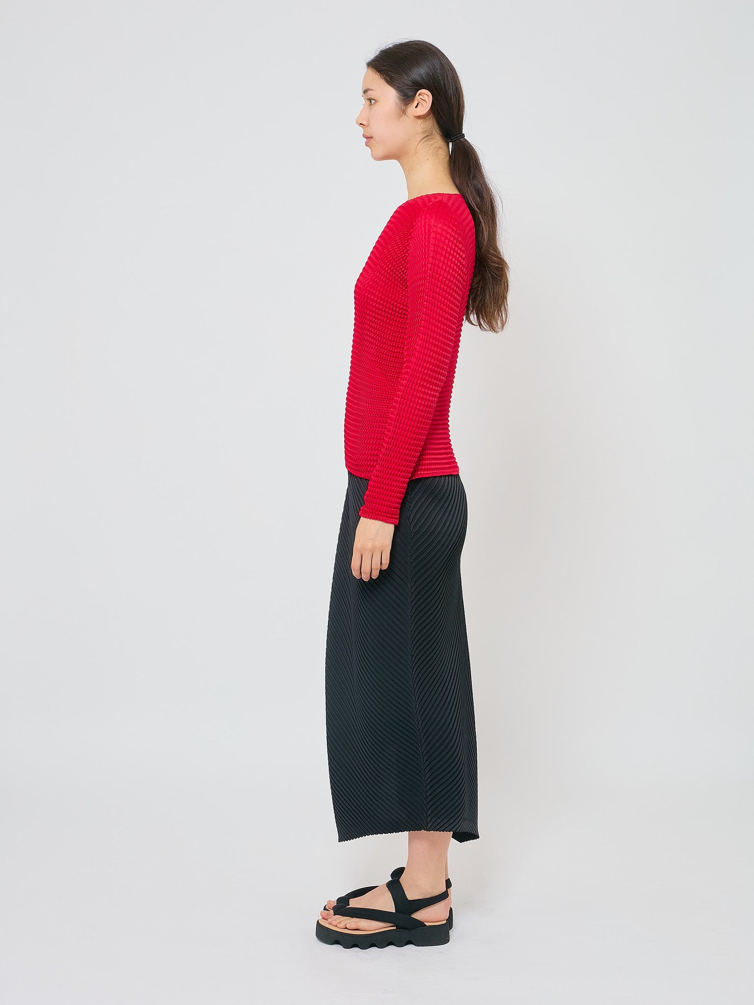 Suede Like Pleats Top Nadeshiko Red