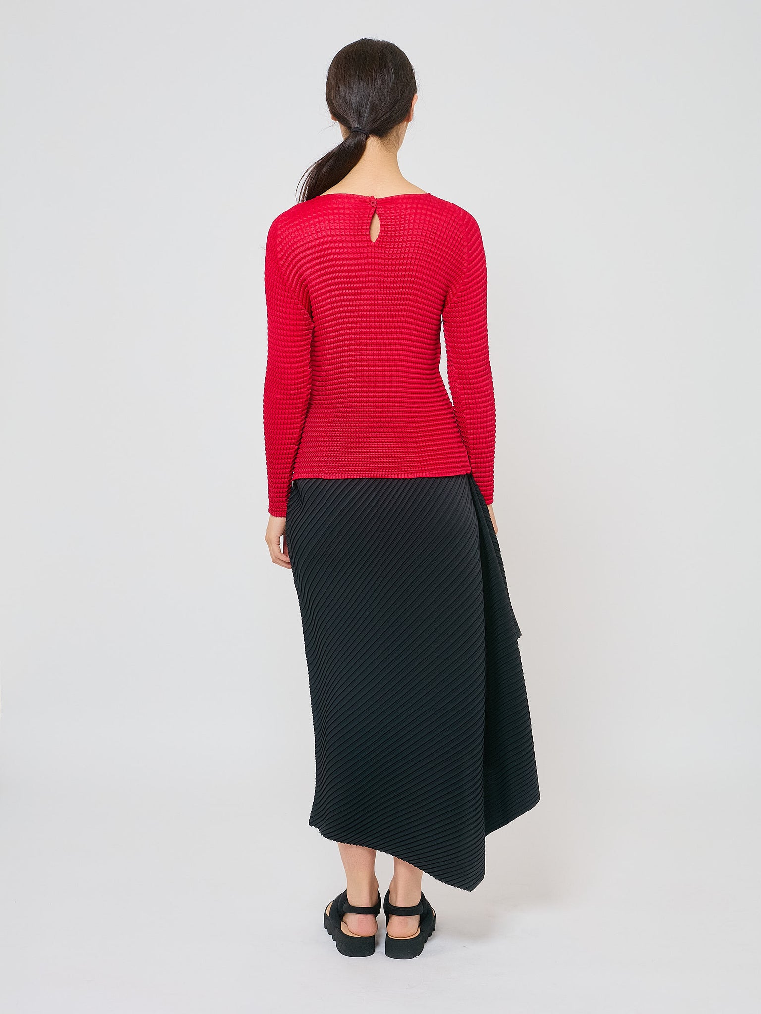 Suede Like Pleats Top Nadeshiko Red