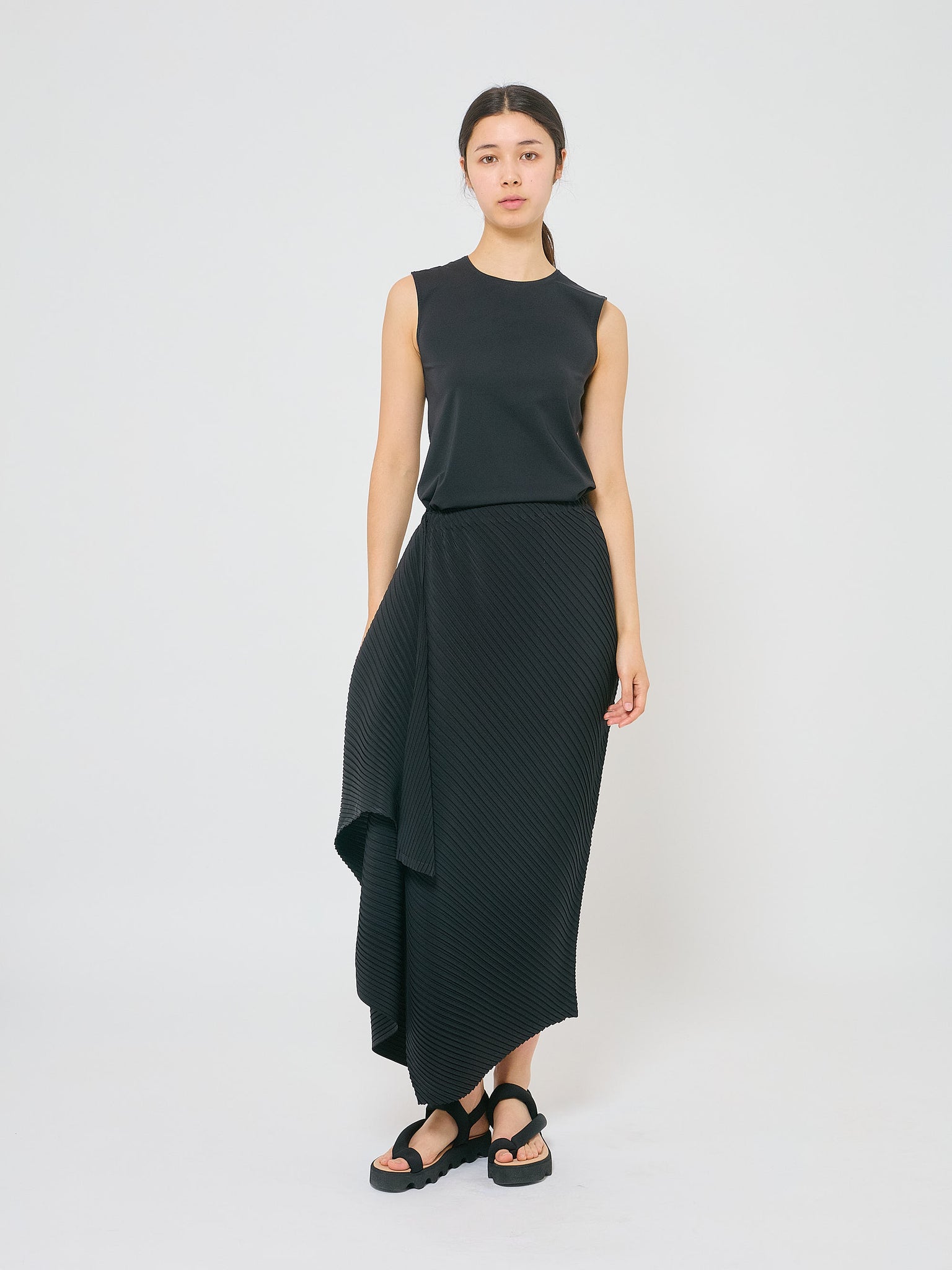 Vigor Pleats Skirt Solid Black