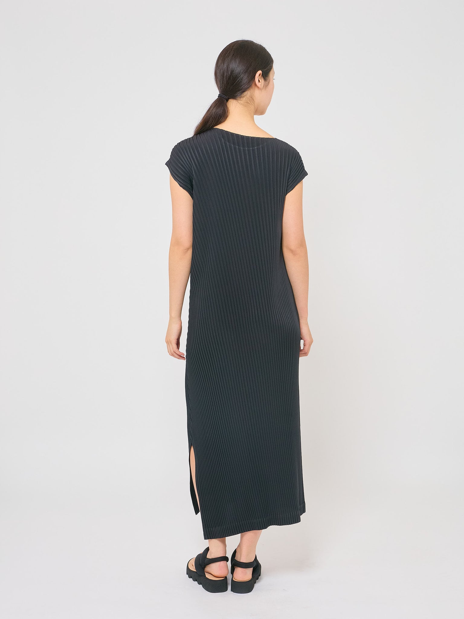 Vigor Pleats Solid Dress Black