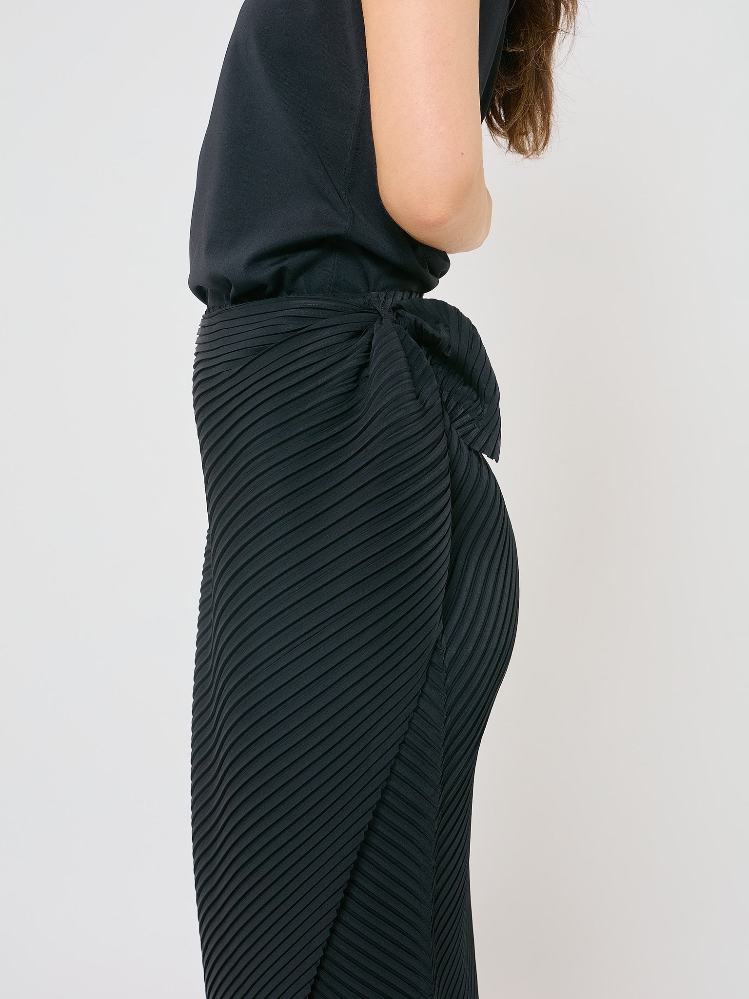 Vigor Pleats Skirt Solid Black