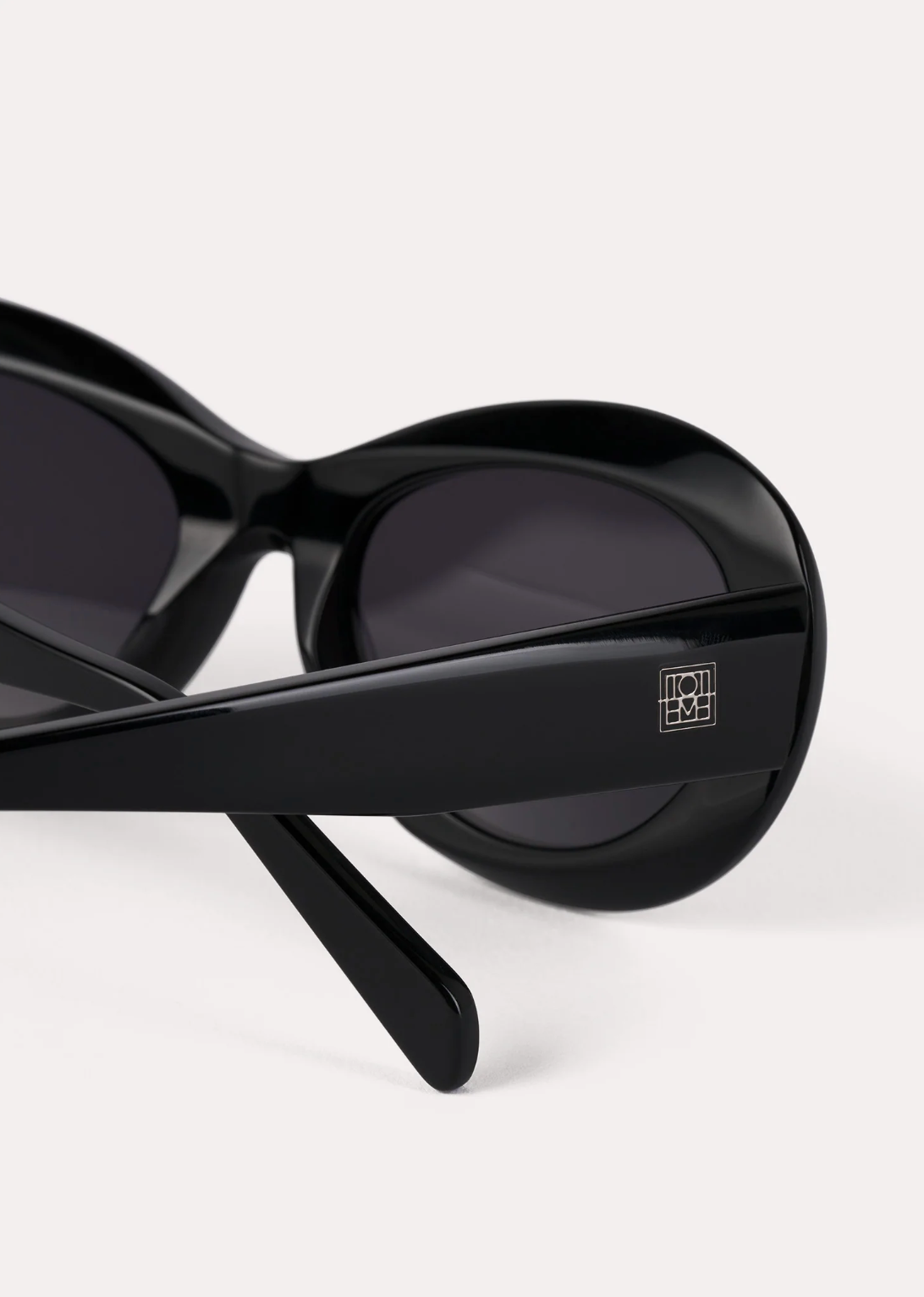 The Ovals Sunglasses Black