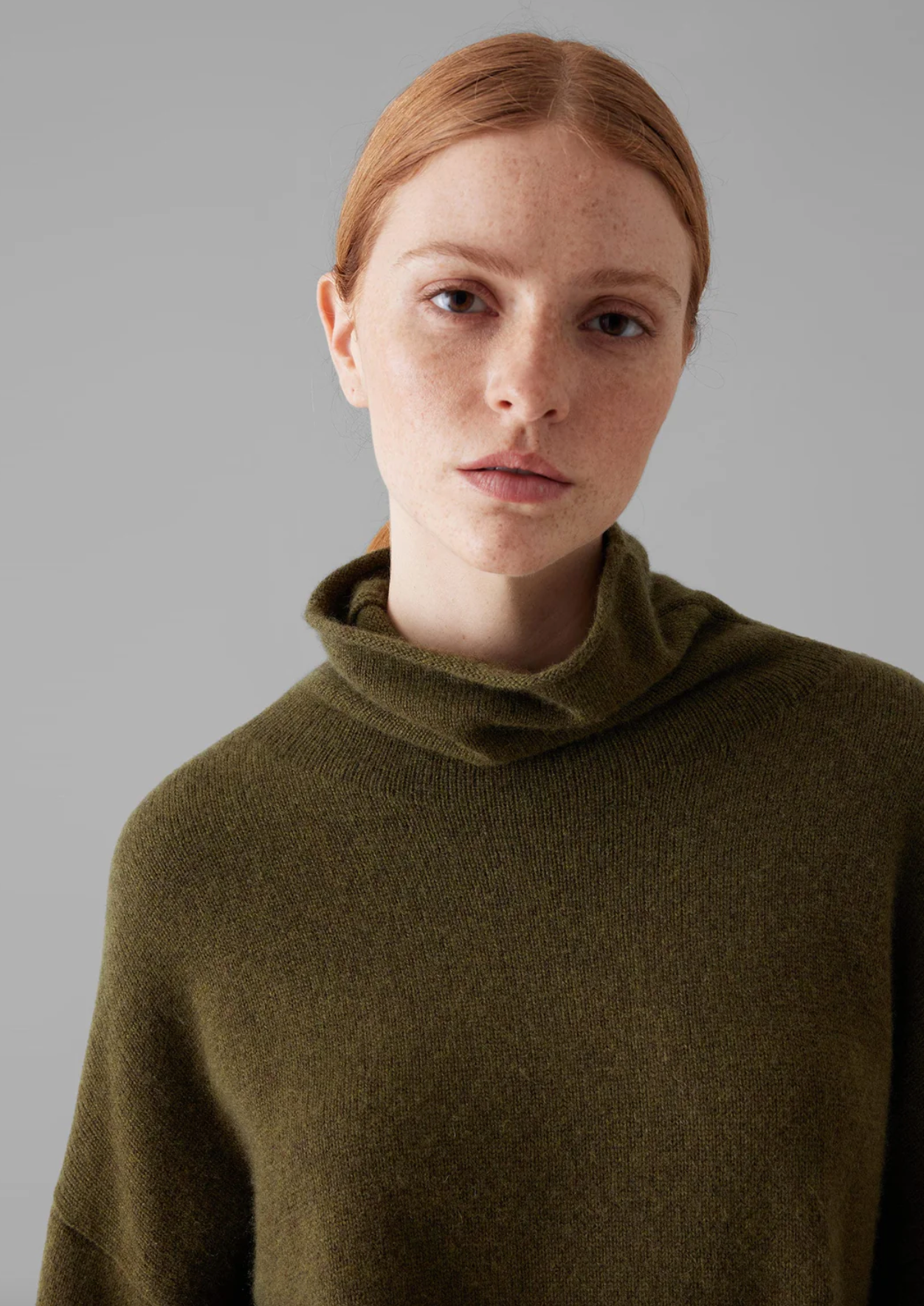 Roll Neck Wool Cashmere Sweater Olive