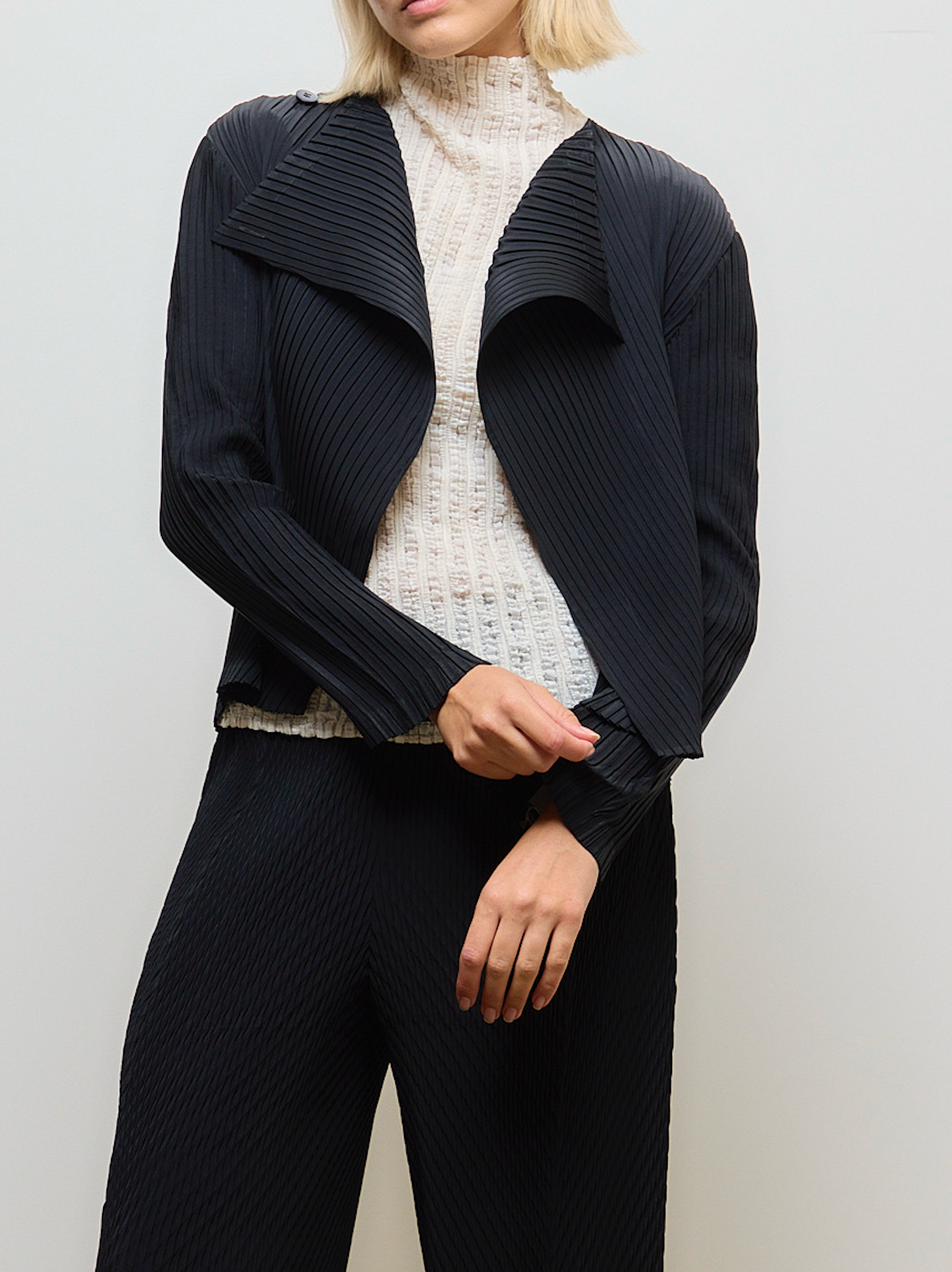 Pleat Cardigan Black