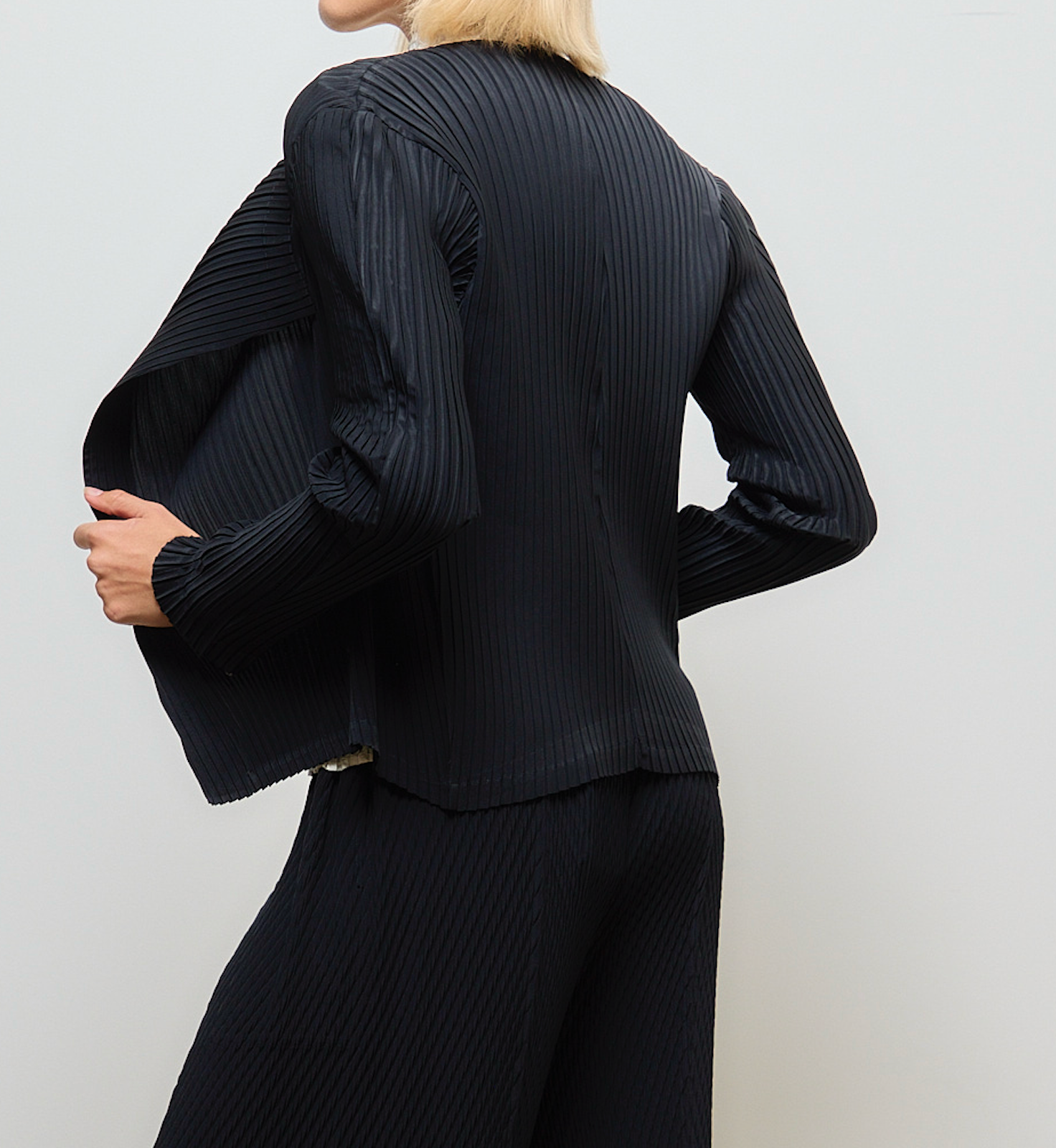 Pleat Cardigan Black