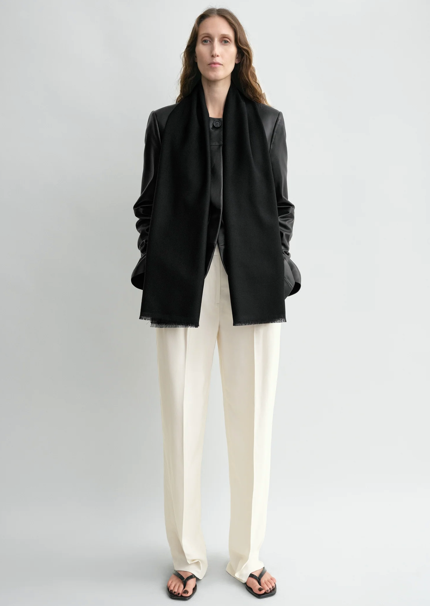 Light Wool Scarf Black