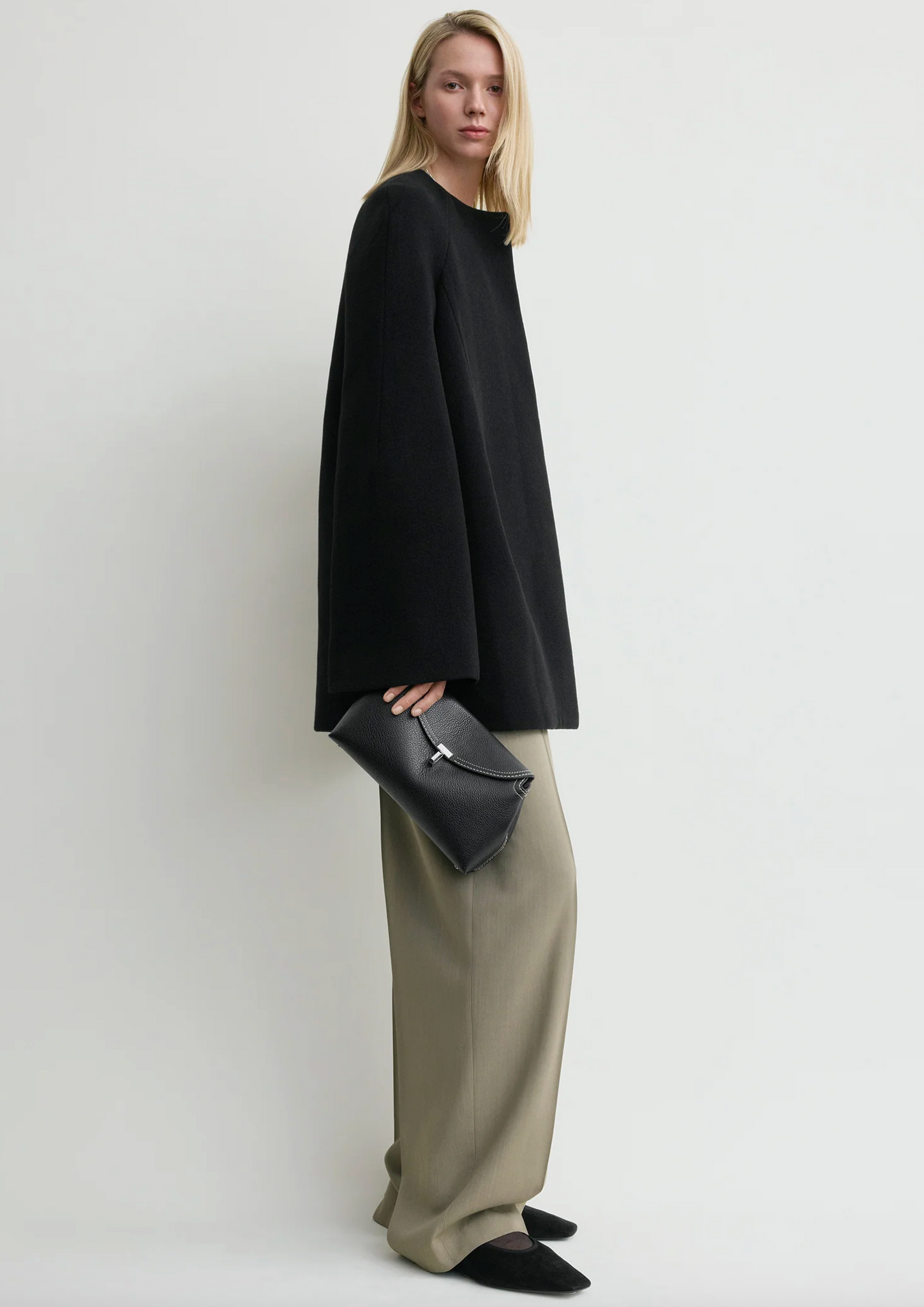 T-Lock Grained Leather Clutch Black