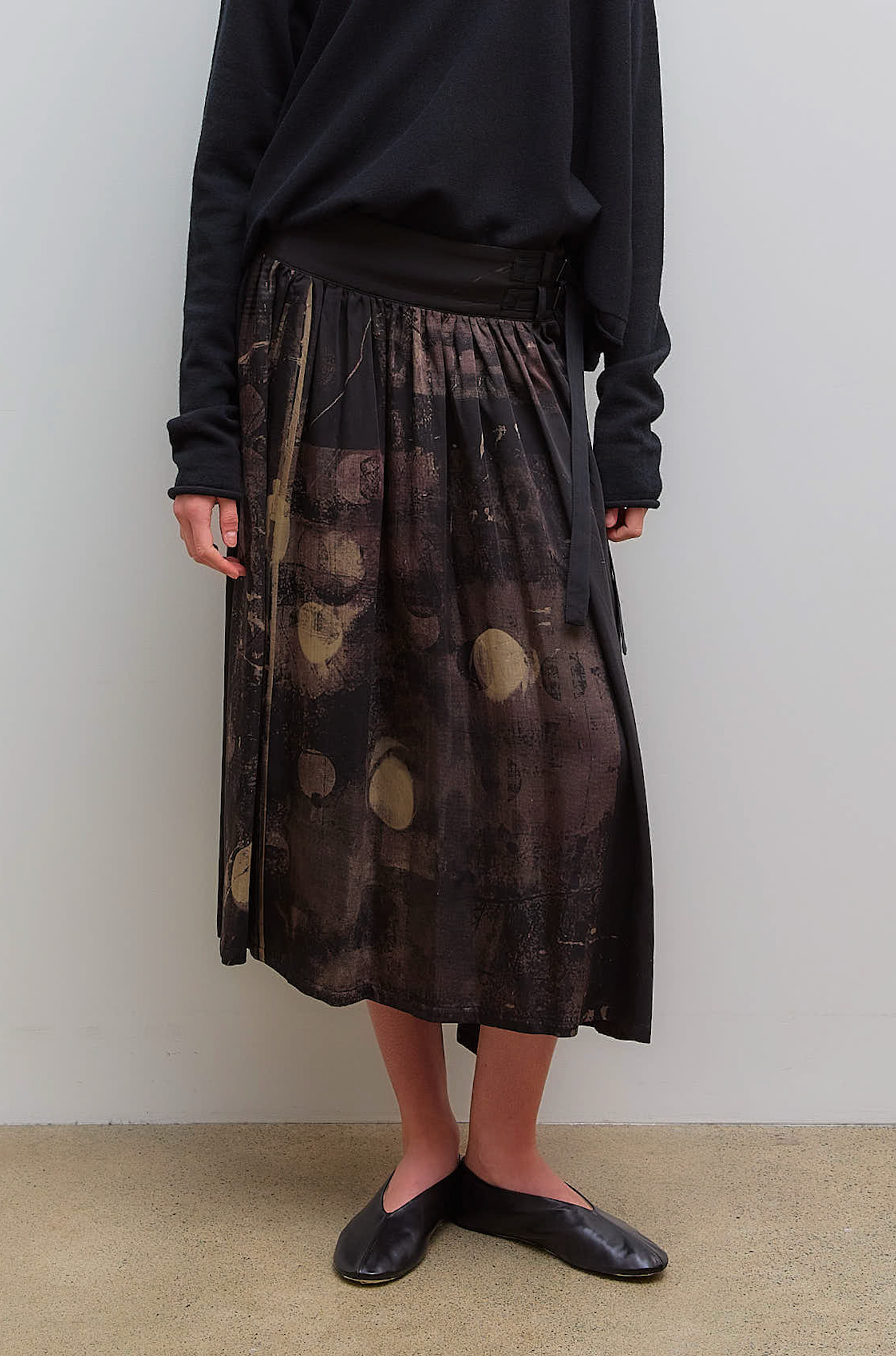 Asymmetry Gather Skirt Multiple Dot Black