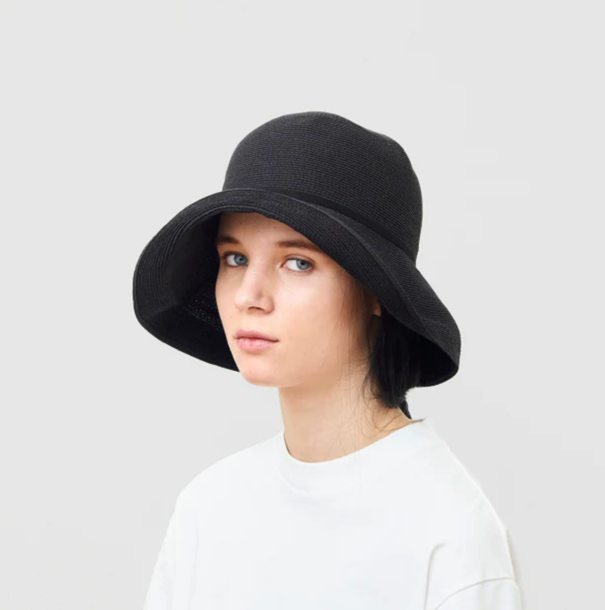 Paper Braid Light Hat Wide Rim Black and Black